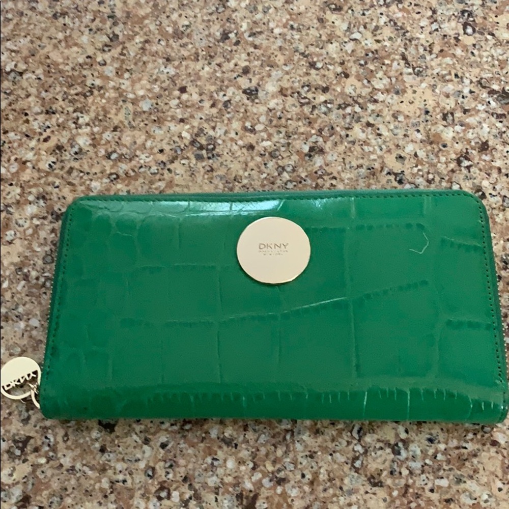 DKNY wallet